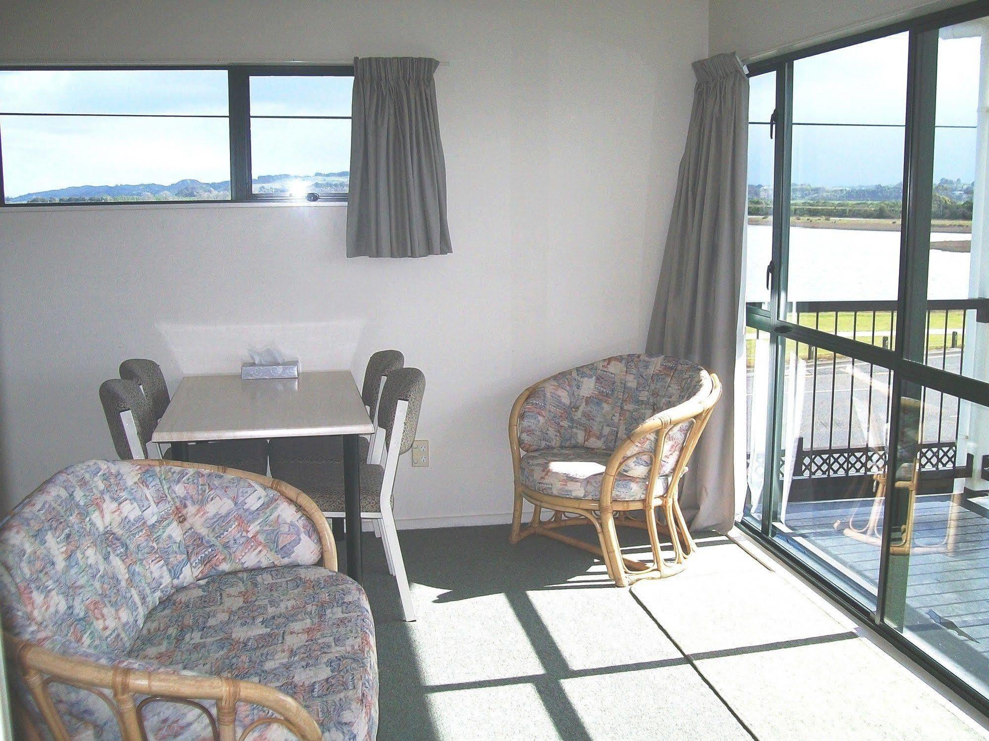 Cedar Court Motel Napier Exteriör bild