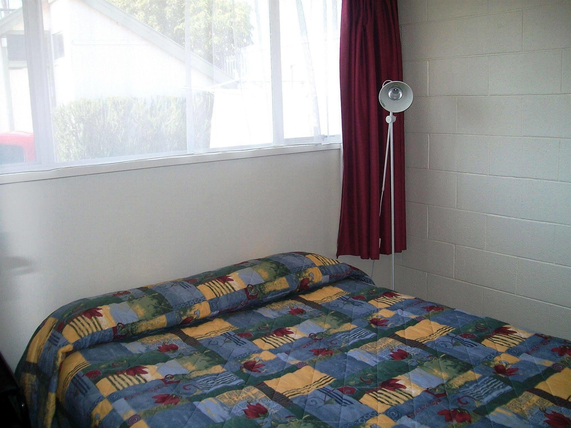 Cedar Court Motel Napier Exteriör bild