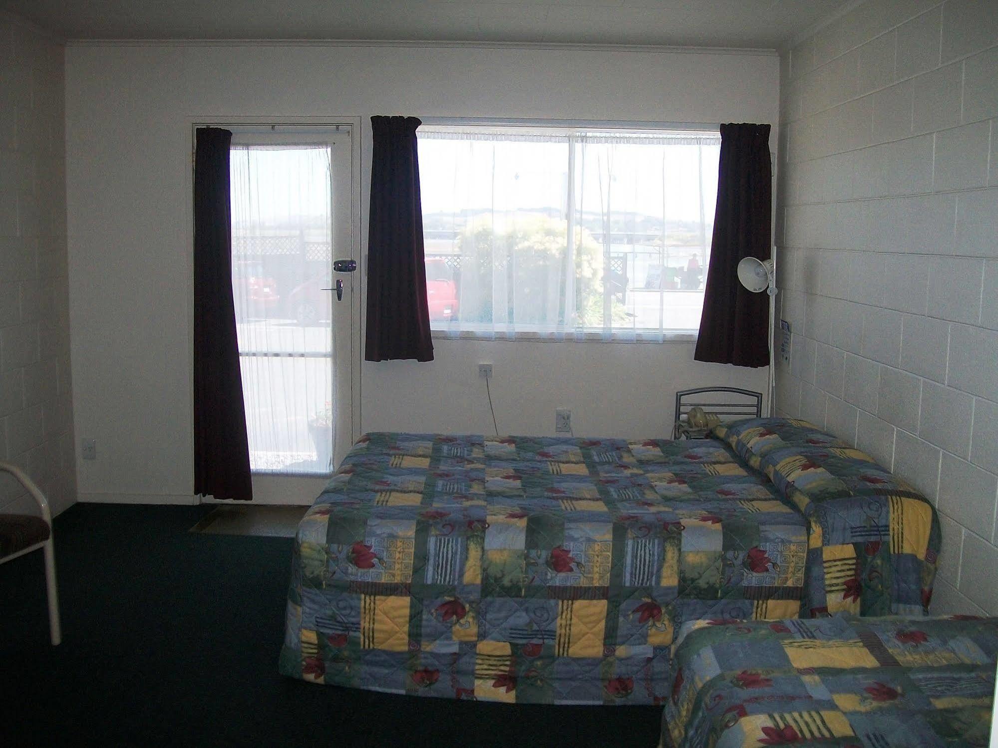 Cedar Court Motel Napier Exteriör bild
